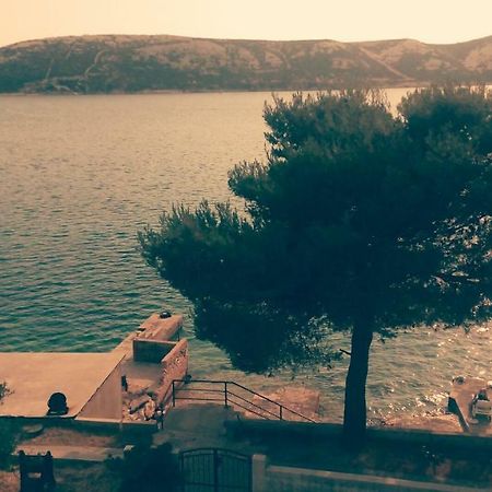 Sea Breeze Apartments With Private Beach And Boat Anchorage Stara Novalja Exterior photo