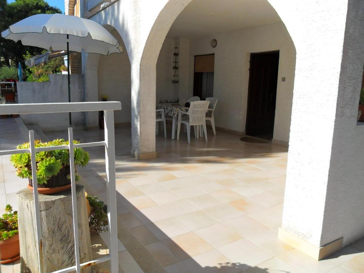 Sea Breeze Apartments With Private Beach And Boat Anchorage Stara Novalja Exterior photo