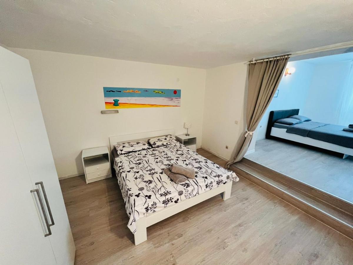 Sea Breeze Apartments With Private Beach And Boat Anchorage Stara Novalja Exterior photo