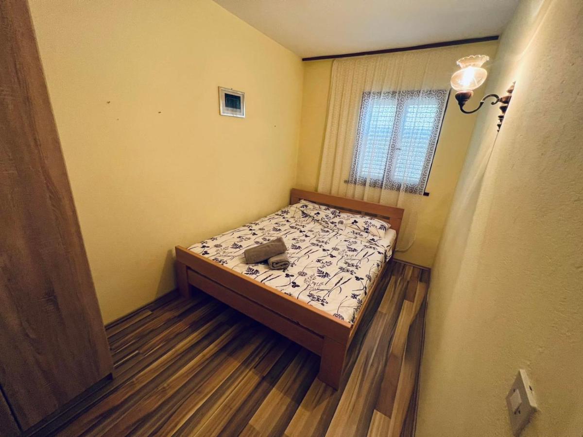 Sea Breeze Apartments With Private Beach And Boat Anchorage Stara Novalja Exterior photo