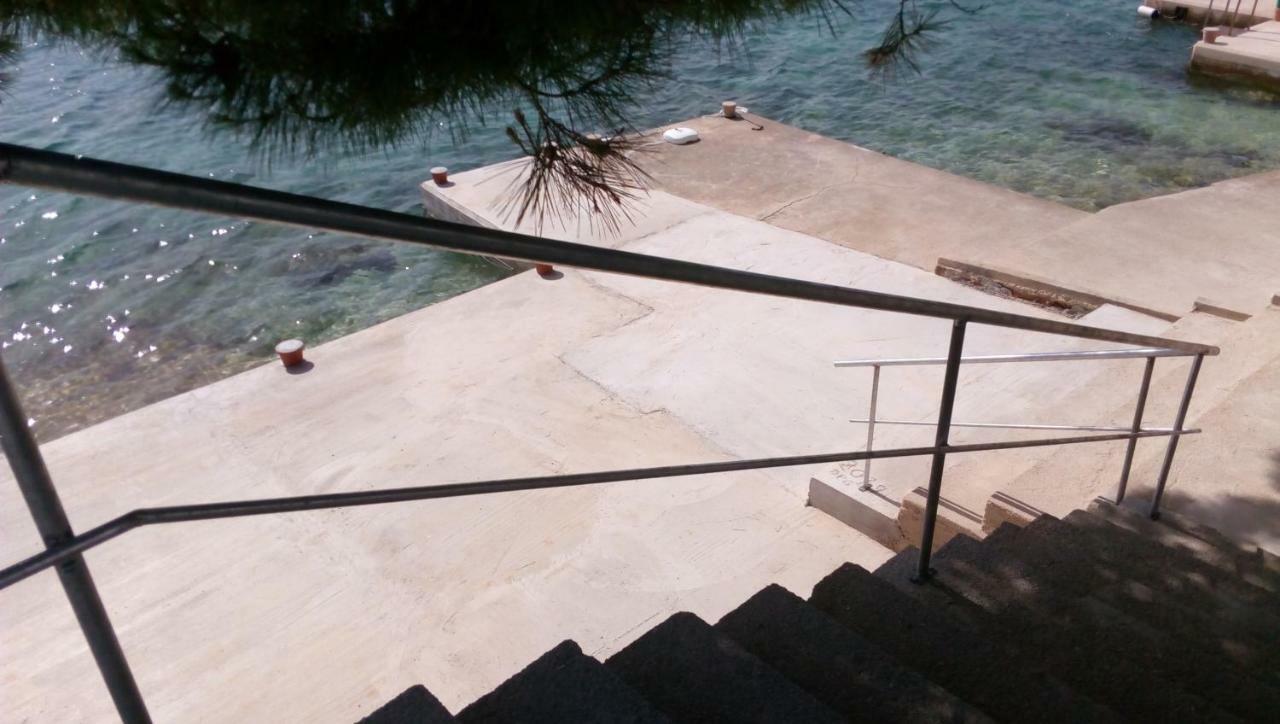 Sea Breeze Apartments With Private Beach And Boat Anchorage Stara Novalja Exterior photo