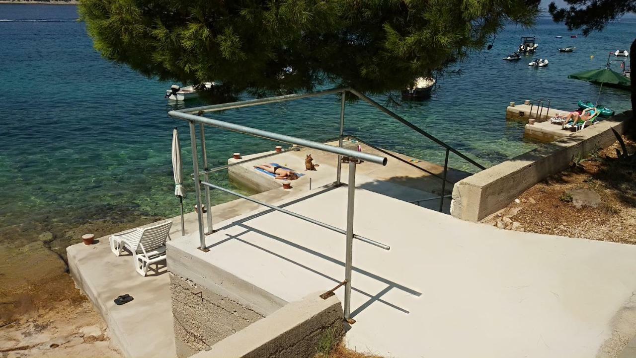 Sea Breeze Apartments With Private Beach And Boat Anchorage Stara Novalja Exterior photo