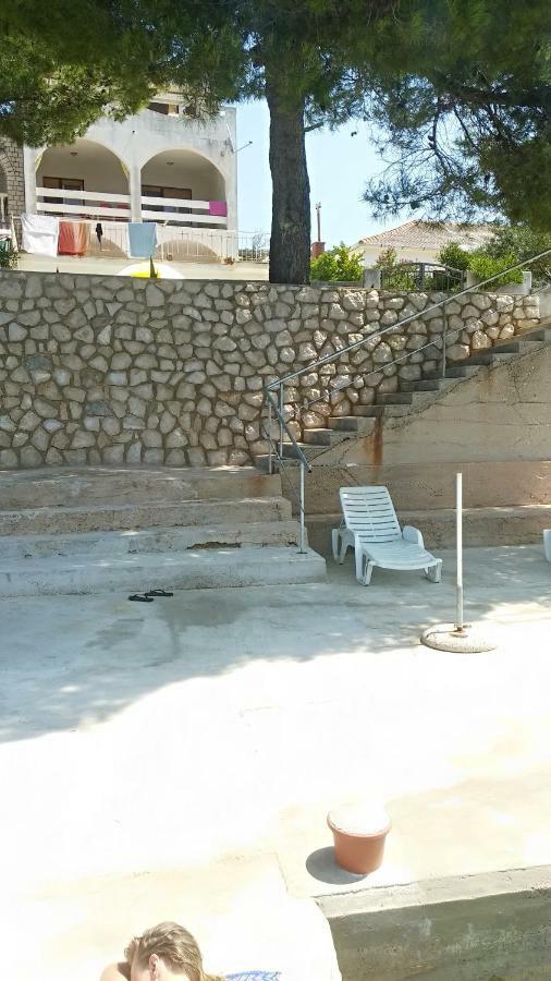 Sea Breeze Apartments With Private Beach And Boat Anchorage Stara Novalja Exterior photo